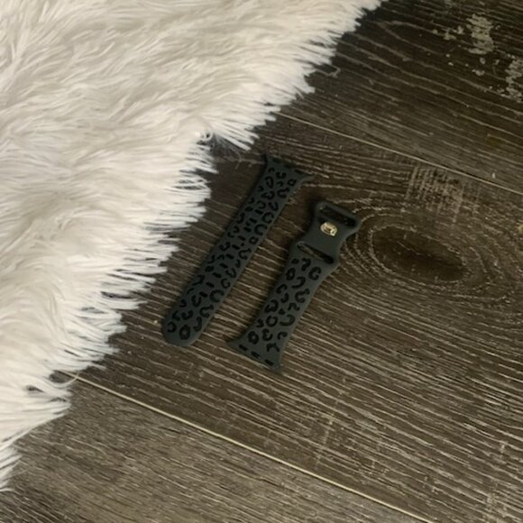 Ultra Soft Silicone Smoked Plum Leopard Engraved Apple Watch Band | 38/40/41mm - Picture 4 of 4